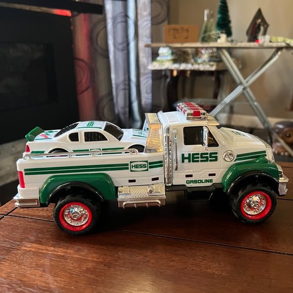 HESS Corporate 2011 Truck and Race Car Rescue Toy - Picture 3 of 12